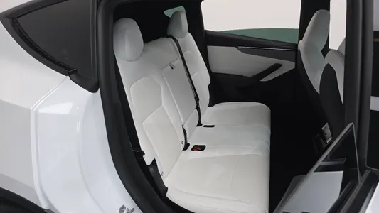 Tesla Y RWD 2026 11