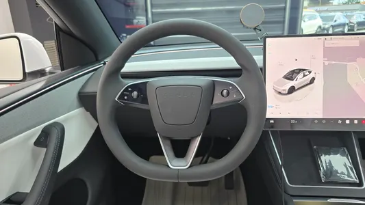 Tesla Y RWD 2026 13
