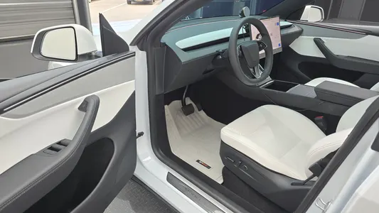 Tesla Y RWD 2026 10