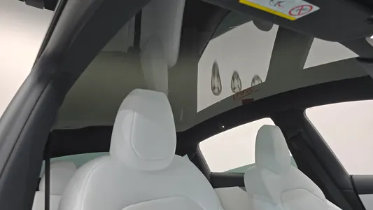 Tesla Y RWD 2026 18