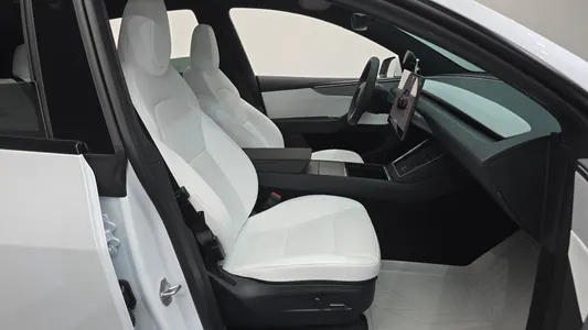 Tesla Y RWD 2026 26
