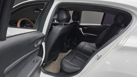 BMW 1 Series (F20) 118d 5 2018 18
