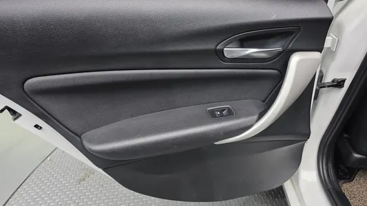 BMW 1 Series (F20) 118d 5 2018 25