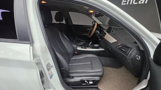 BMW 1 Series (F20) 118d 5 2018 26