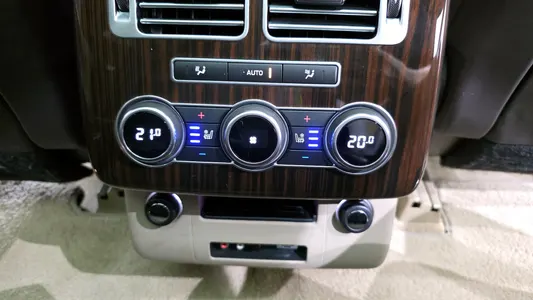 Land Rover 4 4.4 SDV8 Vogue SE 2016 18