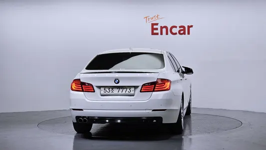 BMW 5 Series (F10) 528i 2010 4