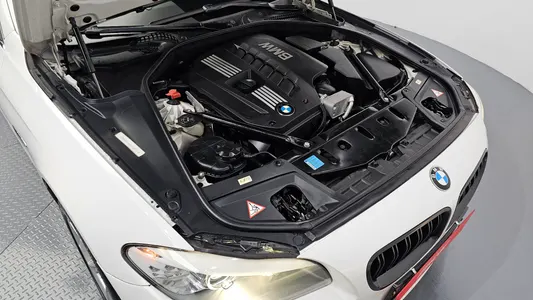 BMW 5 Series (F10) 528i 2010 6