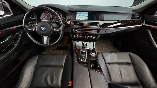 BMW 5 Series (F10) 528i 2010 7