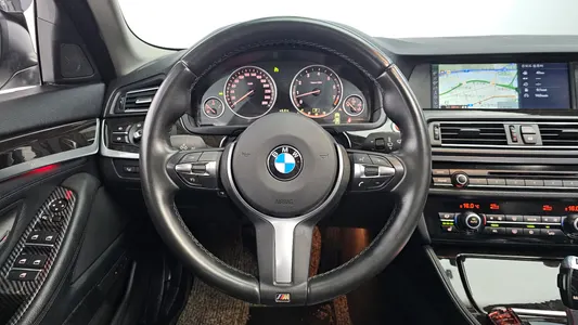 BMW 5 Series (F10) 528i 2010 13