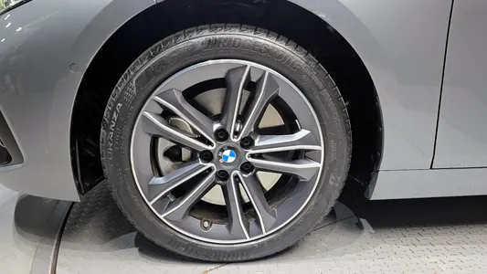 BMW 1 Series (F40) 120i 2023 5
