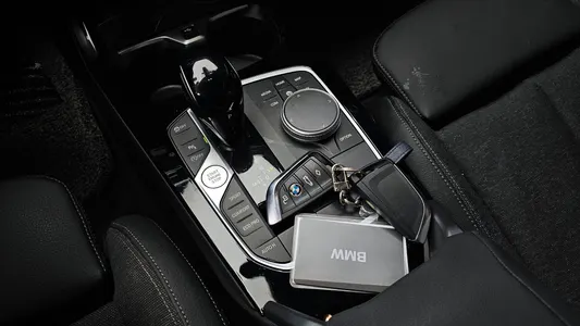 BMW 1 Series (F40) 120i 2023 9