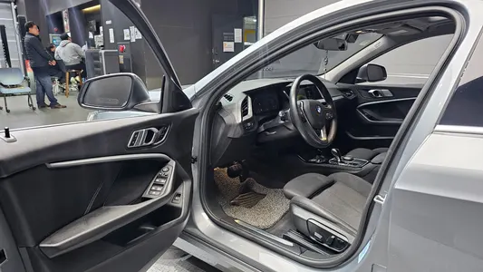 BMW 1 Series (F40) 120i 2023 11