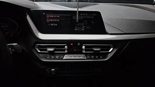 BMW 1 Series (F40) 120i 2023 15
