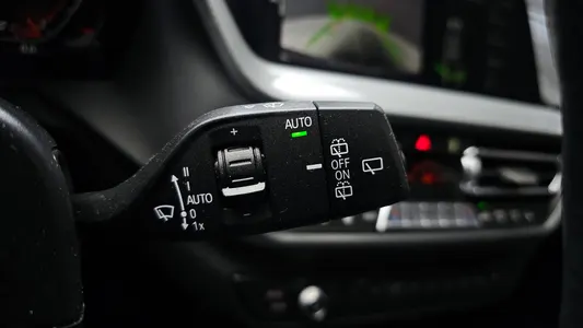 BMW 1 Series (F40) 120i 2023 19