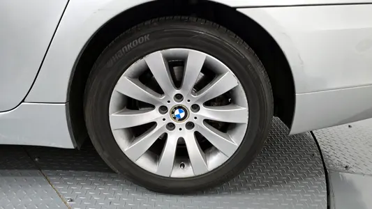 BMW 5 Series (E60) 528i 2008 5