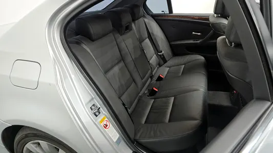 BMW 5 Series (E60) 528i 2008 12