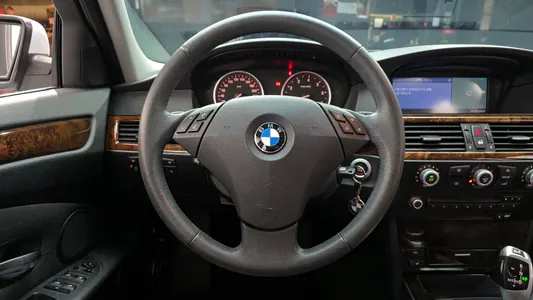 BMW 5 Series (E60) 528i 2008 13