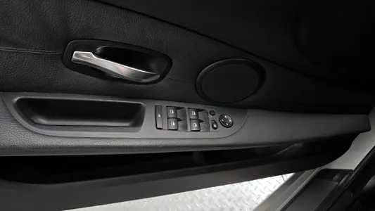 BMW 5 Series (E60) 528i 2008 17