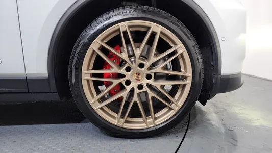Porsche EV 4S 2025 5