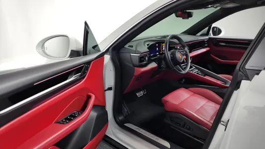 Porsche EV 4S 2025 10