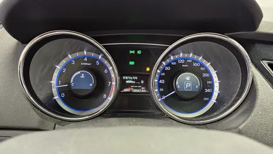 Hyundai YF Y20 2010 8
