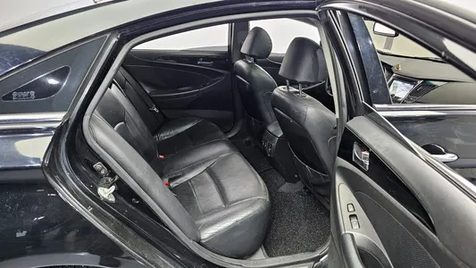 Hyundai YF Y20 2010 11