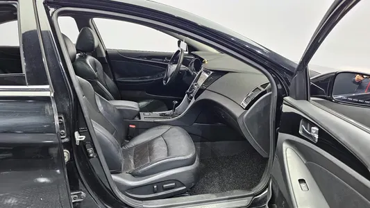 Hyundai YF Y20 2010 12