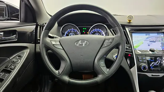 Hyundai YF Y20 2010 13