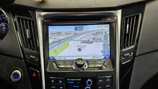 Hyundai YF Y20 2010 15
