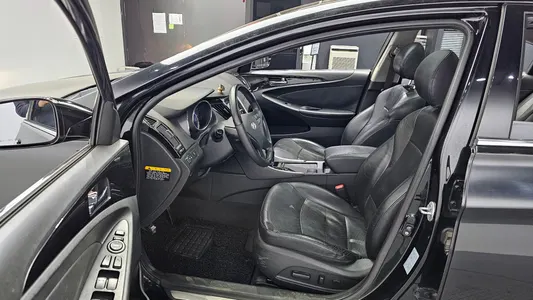 Hyundai YF Y20 2010 10