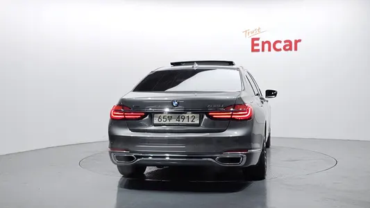 BMW 7 Series (G11) 750Li xDrive 2018 4