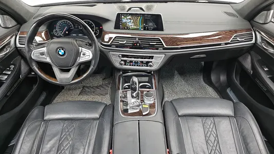 BMW 7 Series (G11) 750Li xDrive 2018 7