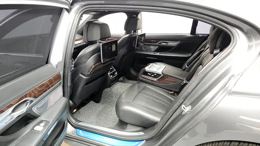 BMW 7 Series (G11) 750Li xDrive 2018 11