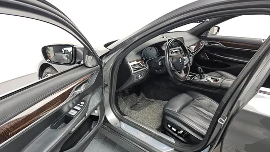 BMW 7 Series (G11) 750Li xDrive 2018 10
