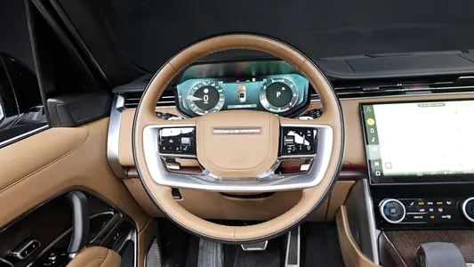 Land Rover 5 P530 AB 2023 13