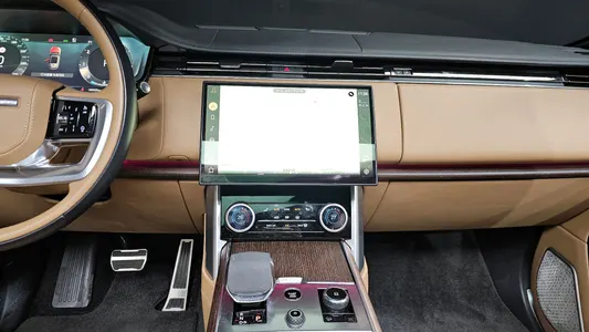 Land Rover 5 P530 AB 2023 19