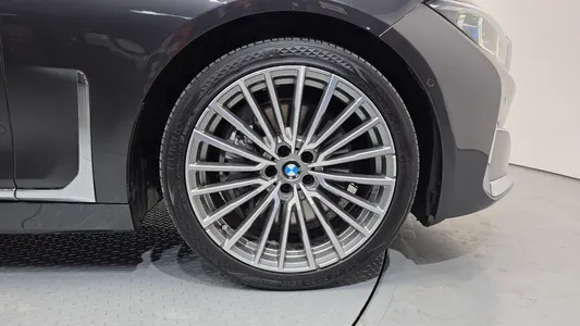 BMW 7 Series (G11) 745Le i 2021 5