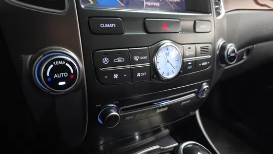 Hyundai () VS380 2011 16