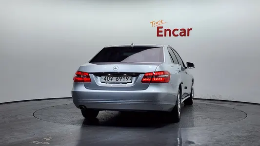 Mercedes-Benz E-Class W212 E200 CGI 2012 4