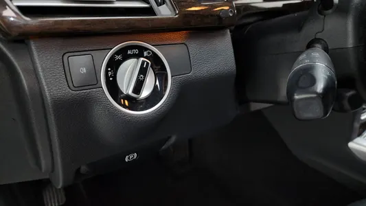 Mercedes-Benz E-Class W212 E200 CGI 2012 17