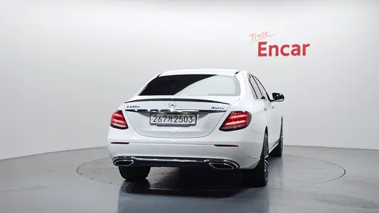 Mercedes-Benz E-Class W213 E220d 4MATIC 2020 4