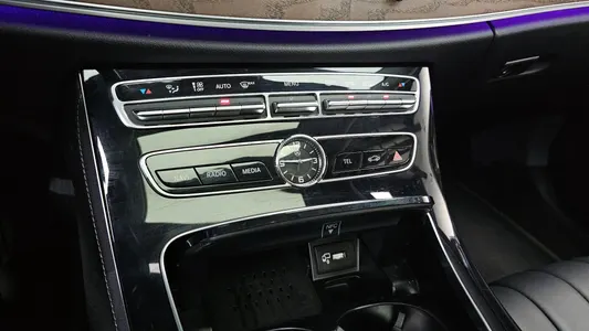 Mercedes-Benz E-Class W213 E220d 4MATIC 2020 27