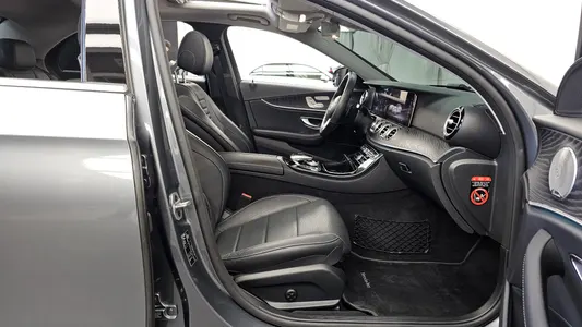Mercedes-Benz E-Class W213 E300 4MATIC 2019 11