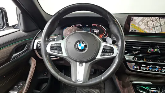 BMW 5 Series (G30) 530i M 2020 12
