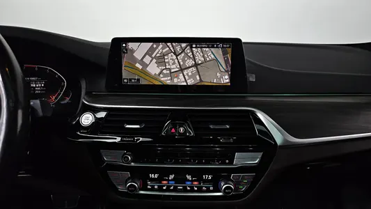 BMW 5 Series (G30) 530i M 2020 13