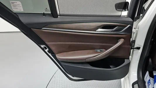 BMW 5 Series (G30) 530i M 2020 25