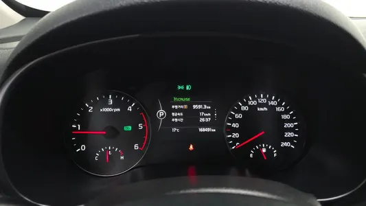 Kia 4 1.7 2WD 2016 8