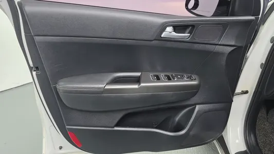 Kia 4 1.7 2WD 2016 24