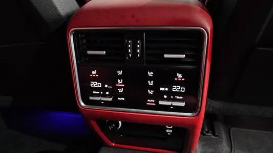 Porsche (PO536) 3.0 E- 2021 19