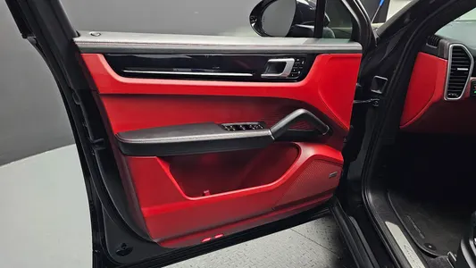 Porsche (PO536) 3.0 E- 2021 24